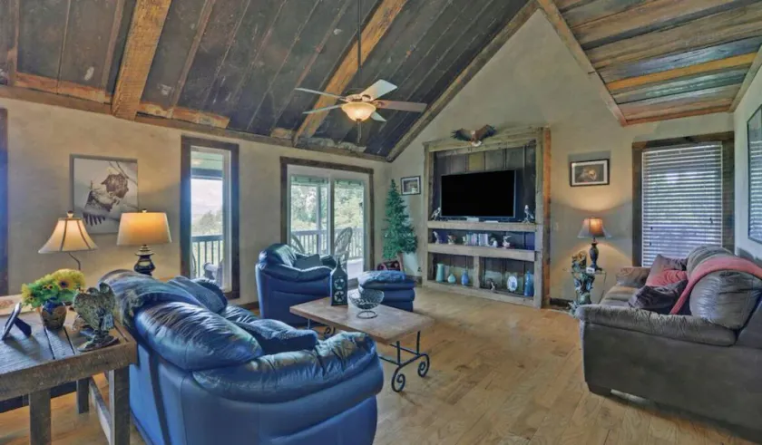 Birds Eye Cabin - Sunset & Starry Retreat Pet Friendly w Private HotTub, Fire Pit and Game Room - Image 1