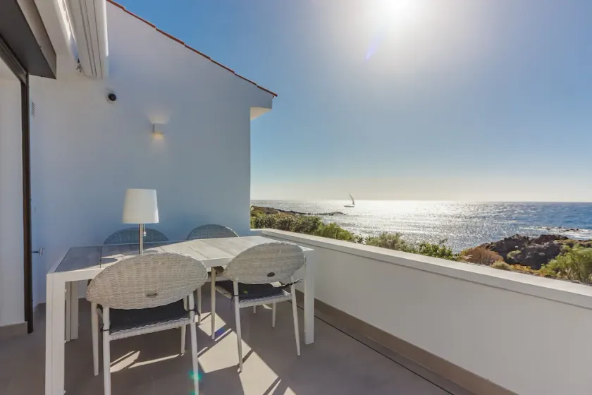 Bungalow en face de la mer avec deux chambres à coucher à Tenerife - Image 1
