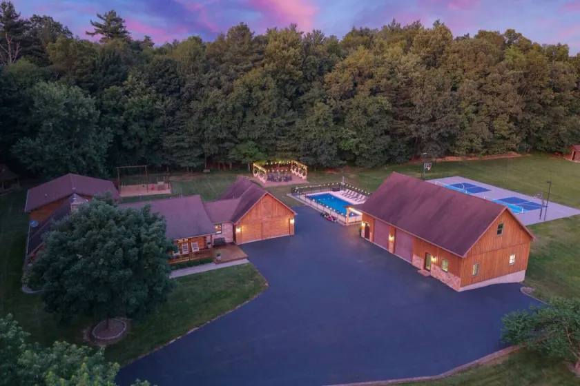 Luxury Retreat in the heart of Perry County, PA. There are plenty of amenities for the whole family to enjoy! - Image 1