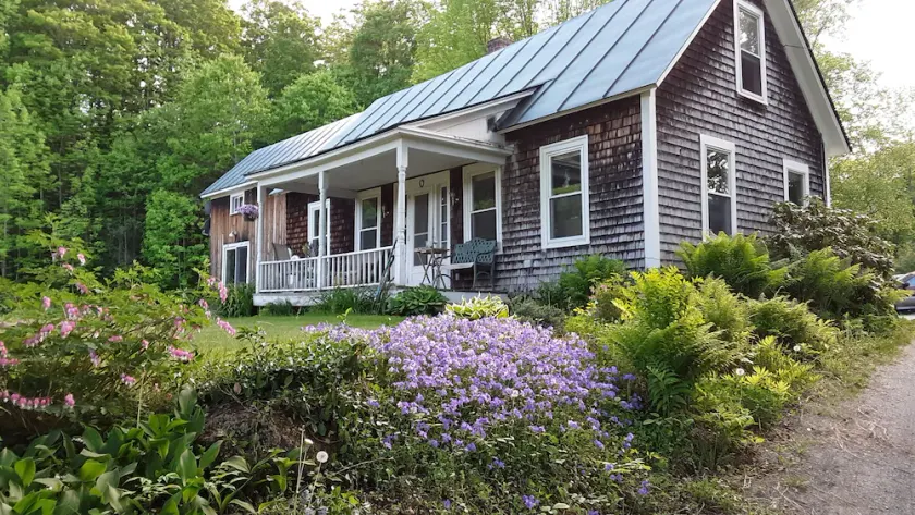 Classic, cozy farmhouse in the 4 season playground of VT's prettiest town! - Image 1