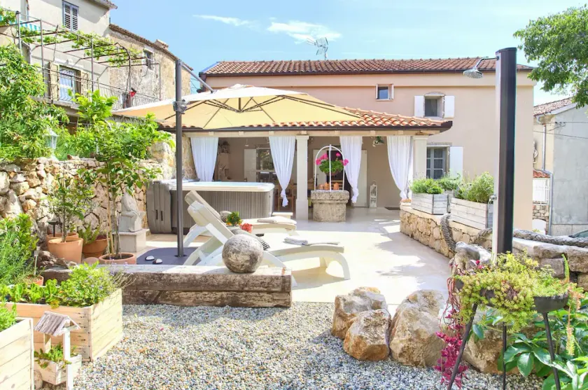 Traditional Stone House On The Greenest croato Isola di Krk - Image 1