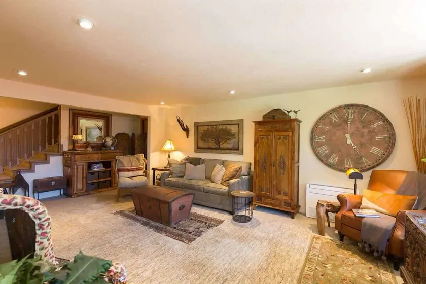 Central Apartment w/ A/C, Private Patio & WiFi - Image 1