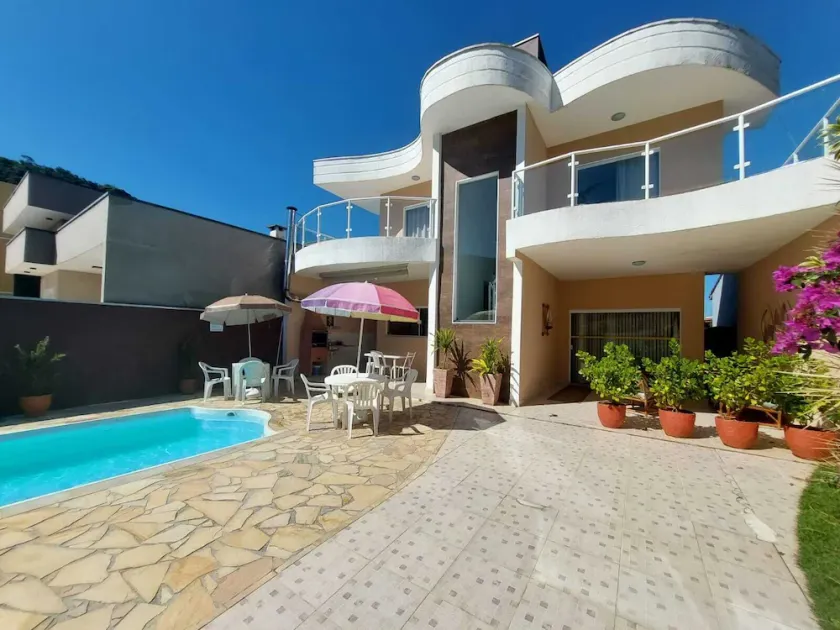 Sobrado com Piscina em Condomínio Fechado - Image 1