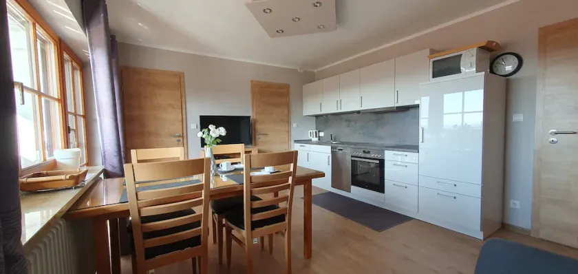 Ferienwohnung mit tollem Seeblick und Liegewiese - Image 1