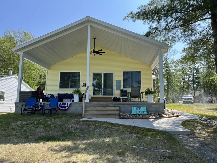A true paradise lake house with beautiful sunsets year round direct trail access - Image 1