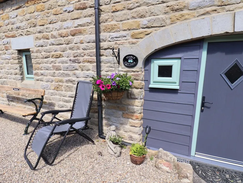 Wayside Farm Stable Cottage - Image 1