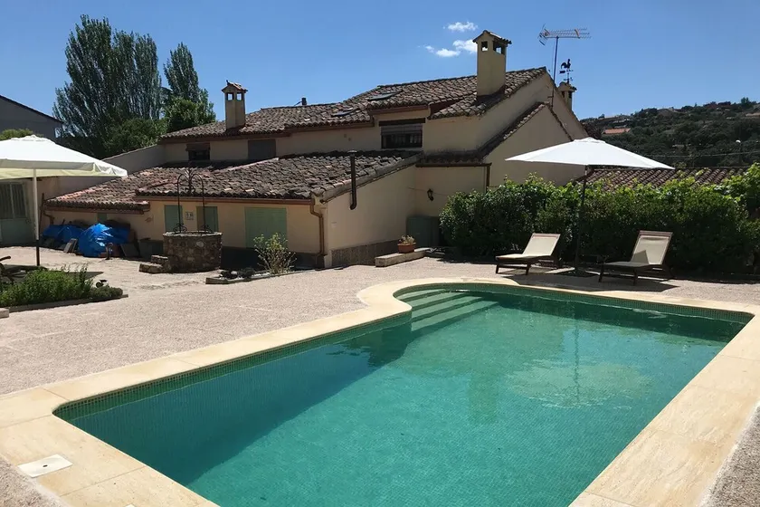 Rural house ideal for families or groups of friends, with pool and barbecue - Image 1