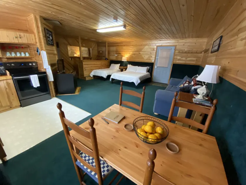 Spacious Studio apartment. Private parking w/garage. - Image 1