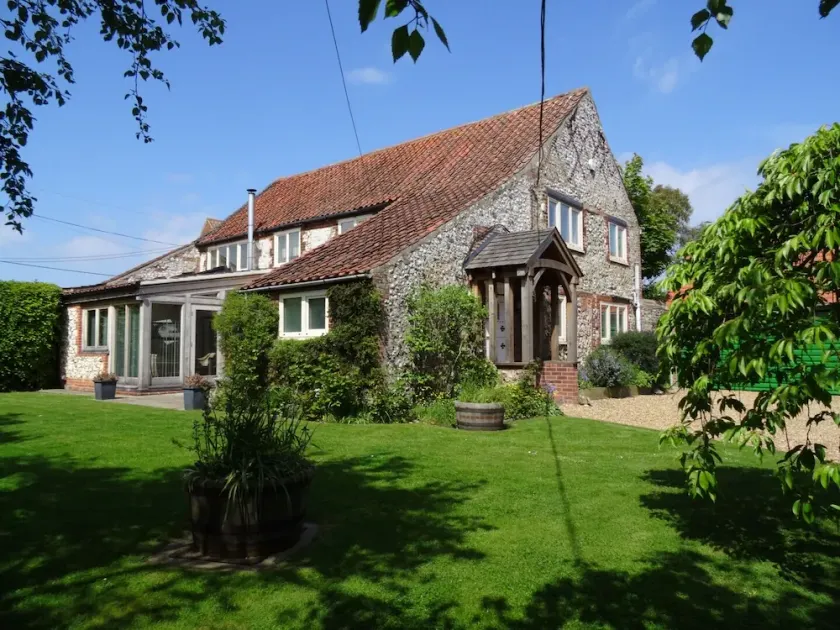 Once a Cattle Barn, now Spacious Luxury Accommodation! - Image 1