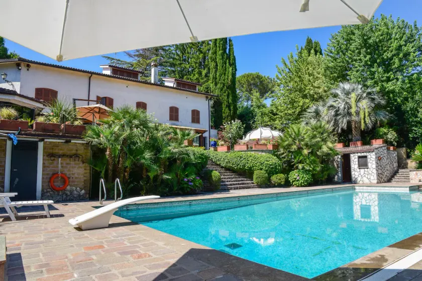 Villa with large private pool, billiard 20 kms northern Rome & 3km from village - Image 1