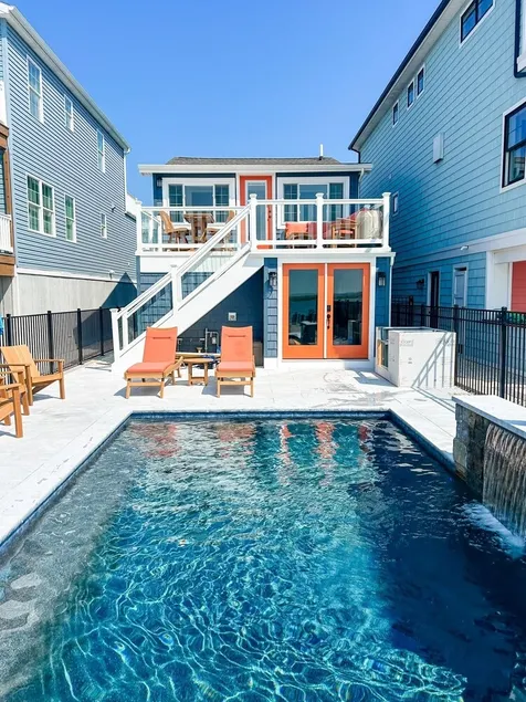Adorable Bayfront Cottage; Heated Pool - 2 Bed & 2 Bath - Image 1