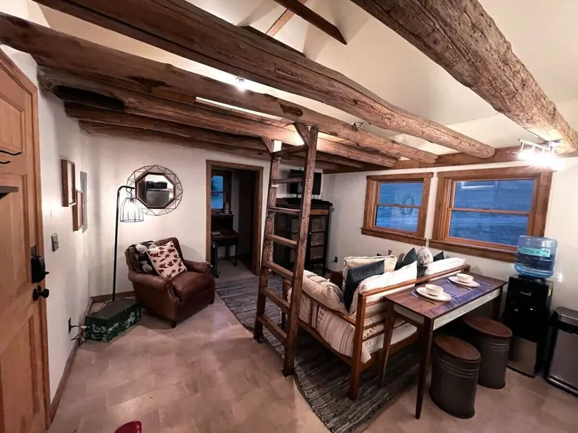 Small cabin on private 400 acre mountaintop farm! - Image 1