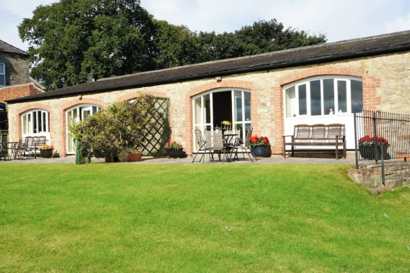 Garth Cottage-spacious family and dog friendly, two bedrooms both with ensuites. - Image 1