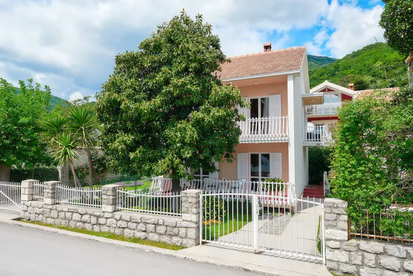 Charming seafront villa Magnolia, 4 * in Bijela, Bay of Kotor / 6 guests - Image 1