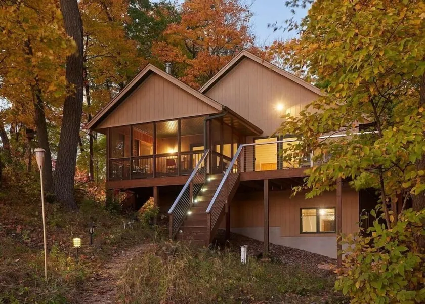 Large Cabin on Lake Sylvia with Tiki Hut - Image 1