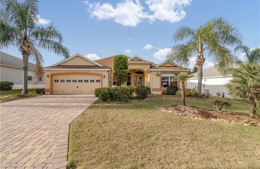 Village of Mallory, Close to Sumter Landing Sq. 3BD, 2Bath with Gas Golf Cart.  - Image 1