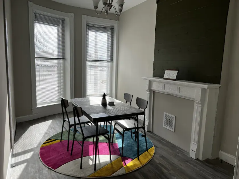 Newly renovated 5bed/3bath townhouse in Station North arts district - Image 1