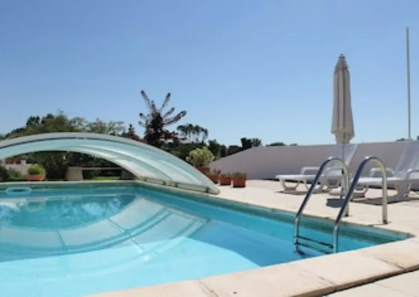 country house with swimming pool - Image 1