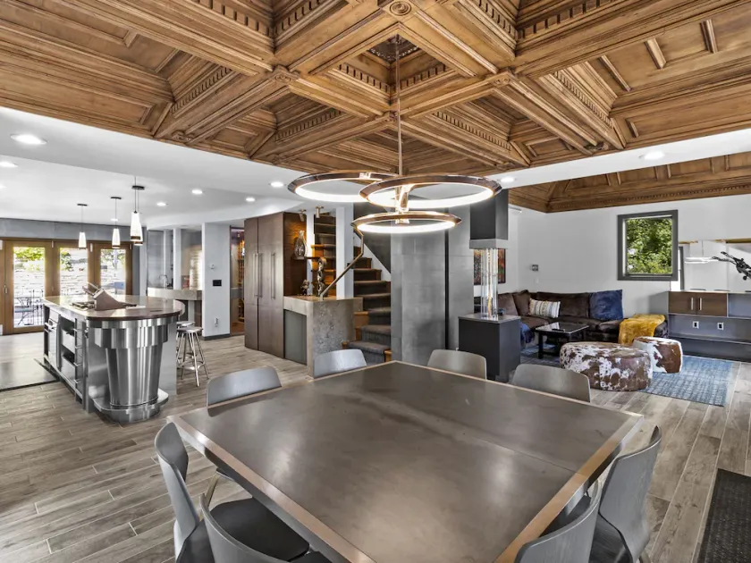 \"SNOWFUN WINE CHALET\" - Premium Ski, Entertain, Game Room, Parking, Old Town - Image 1