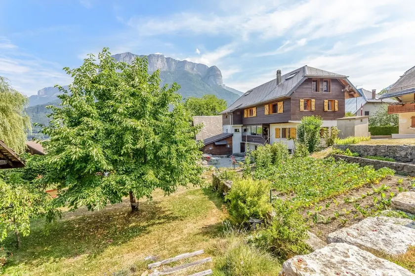 Chalet  à Annecy, entre Lac et Montagnes, 350m2, 15 couchages; idéal famille - Image 1