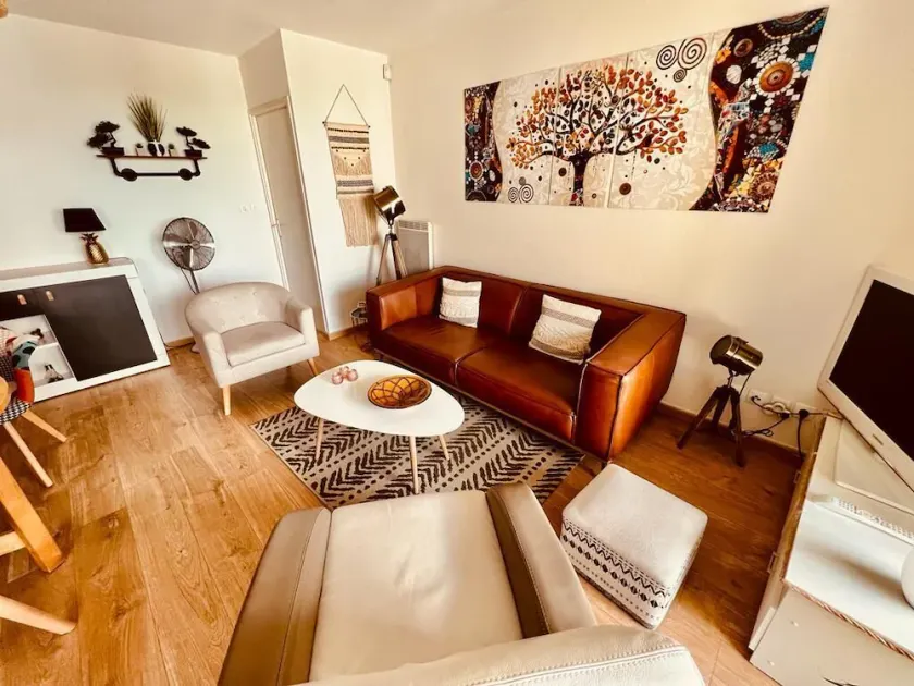 LE TERRACOTTA T4 SLEEPS 6, AIR-CONDITIONED, WITH PARKING SPACE - Image 1