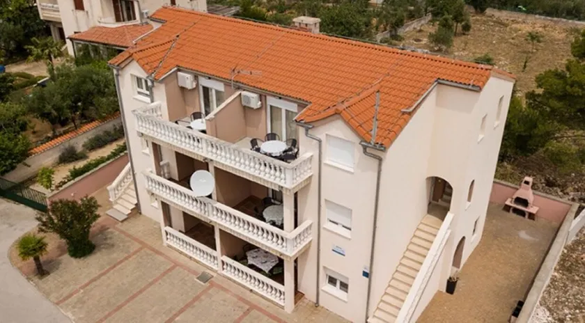 Charming new apartment,70 m to the beach, 8 people, WiFi,parking, terrace, BBQ - Image 1