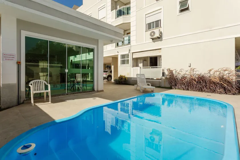 Apto amplo em Jurerê com piscina e próximo a praia - Image 1