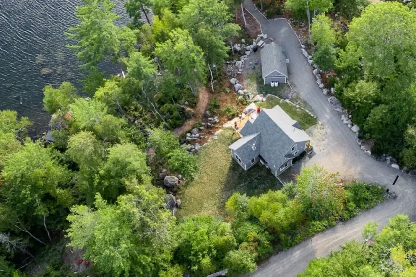 Spacious Private Lake Retreat + 2 Guest Houses - Image 1