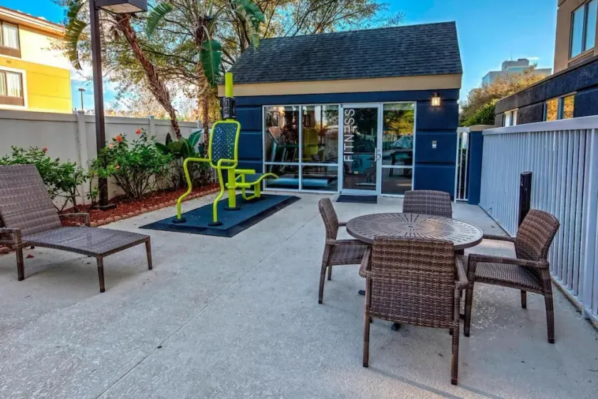 Your Orlando Adventure Starts Here! 2 Spacious Units, Swimming Pool + Breakfast! - Image 1