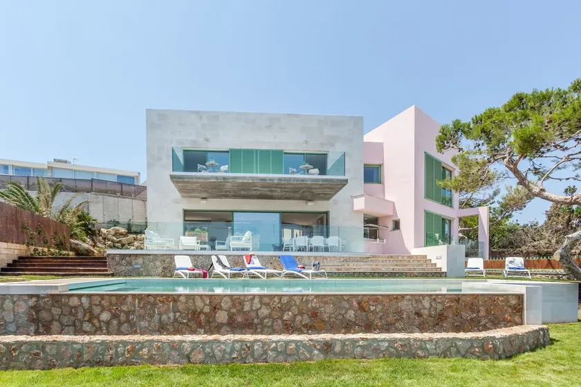 New Luxury Villa First Sea Line Private Pool & 1min Beach - Image 1