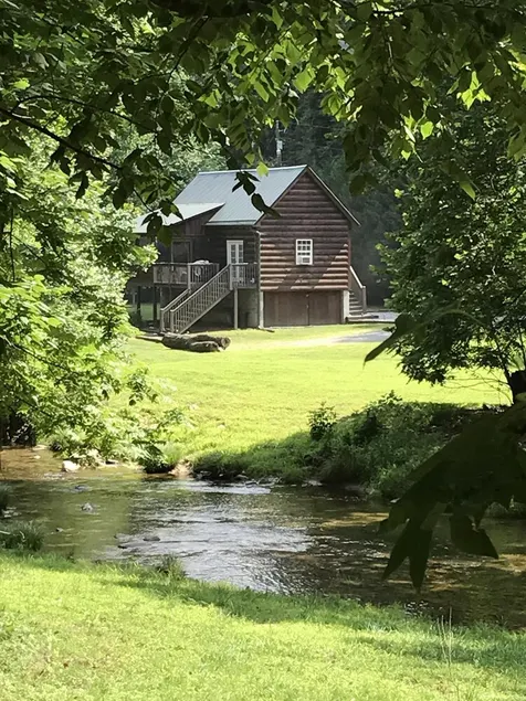 Ruisseau ruisselant à truite: 10 acres, WiFi et bain à remous! - Image 1