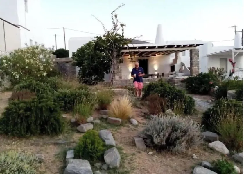 Beautiful architect villa NAOUSSA PAROS GREECE - Image 1