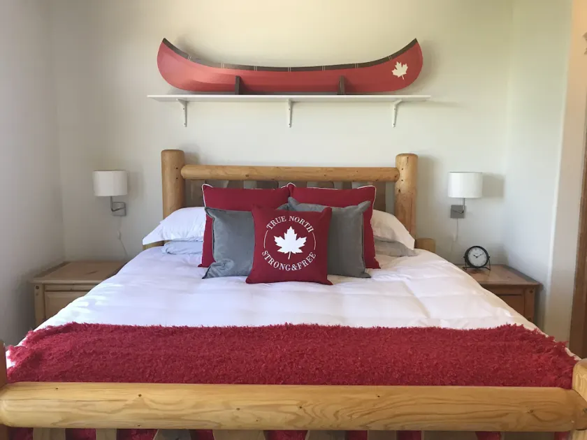 Canadiana Cabin 🇨🇦 | True Ski-In/Ski-Out w/ Private Hot Tub ❤️ - Image 1