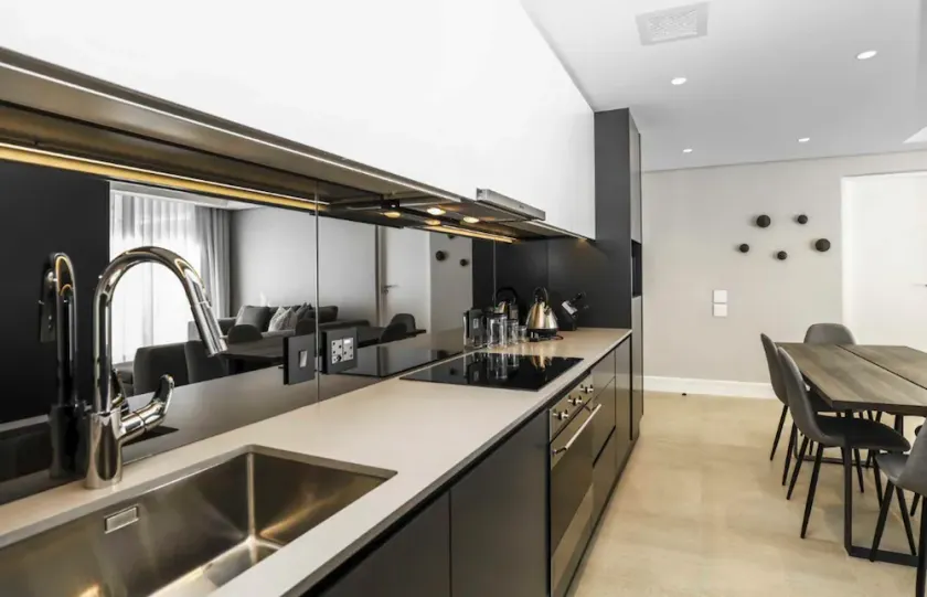 Remarkable 2-bed Apartment in Johannesburg - Image 1