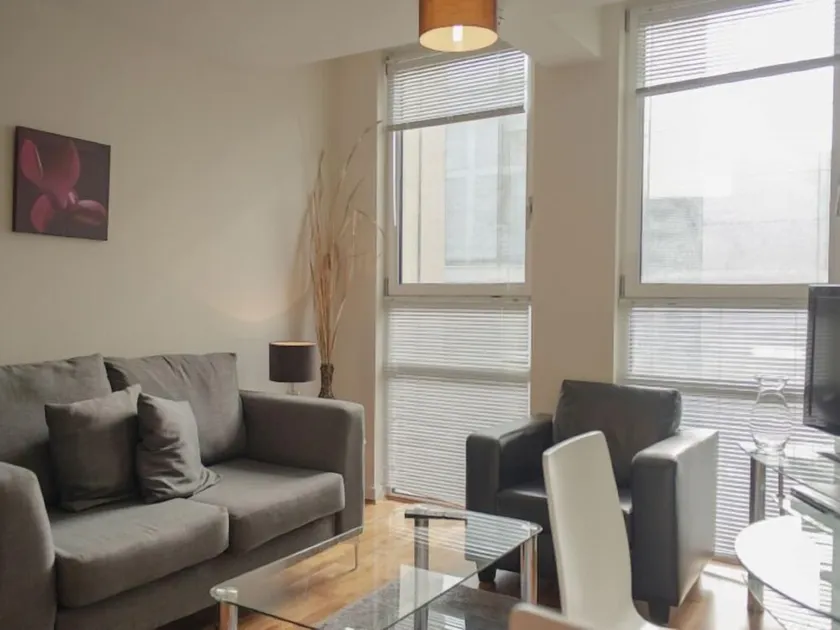 The Lambs Passage Executive Apartment - Image 1