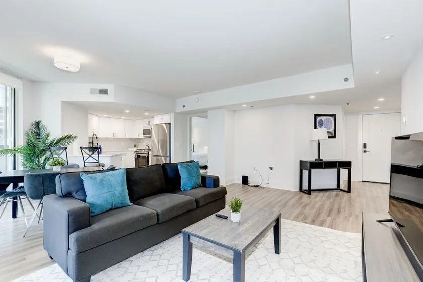 2BR Urban Oasis DC Access with Lux Comforts - Image 1