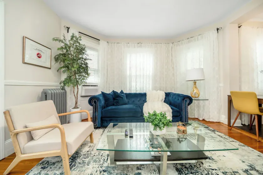 Perfekt til stor gruppe 10 senge • 4. 6 mi til Downtown • trin til T 5BD / 2Bth - Image 1