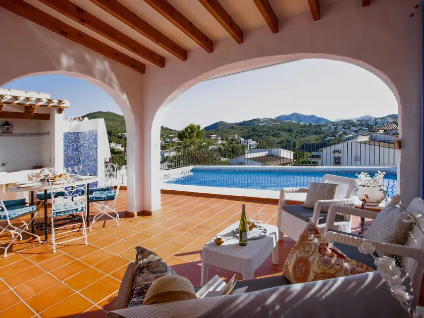 Stunning private villa for 6 people with private pool, A/C, WIFI, TV and terrace - Image 1