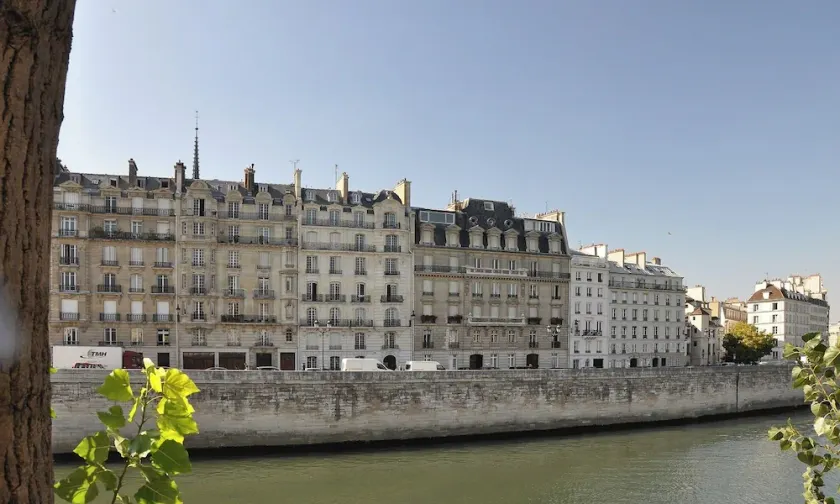 ILE DE LA CITÉ - LURIOUS DUPLEX NEAR NOTRE-DAME: ELEGANT PARISIAN CHARM - 2 BEDS - Image 1