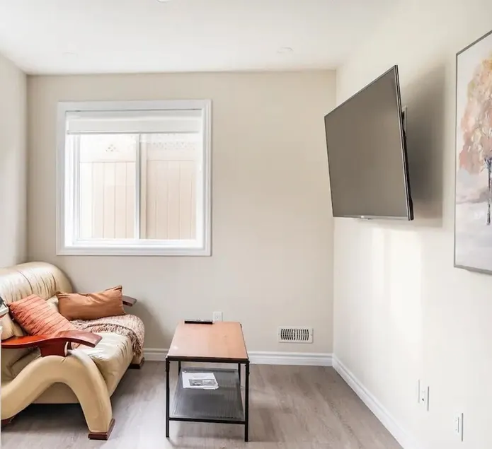 3BR Sunshine basement w separate entrance Waterloo - Image 1