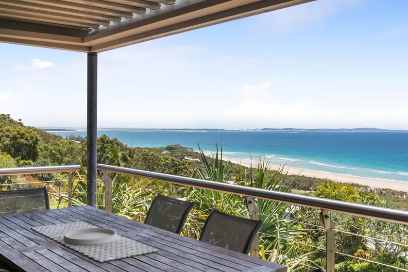 Panoramic views from this beautiful unit set high on the hill overlooking... - Image 1