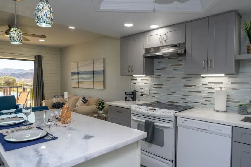 \"Open NOW!\" Newly Remodeled Luxury Condo. Centrally located. - Image 1
