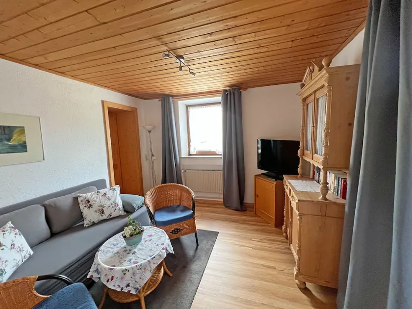 Ferienwohnung 2 - 48 qm für Max. 4 Personen. 1 Extra Schlafzimmer, Süd-west-balkon, Parkplatz - Image 1