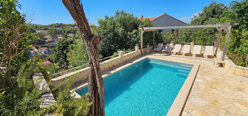 Spacious villa with private pool, sea views, terraces and gardens - Image 1