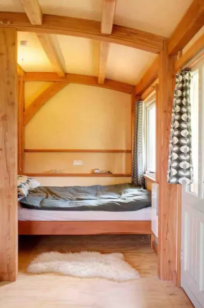 Daisy-a romantic logcabin hiding amongst the trees - Image 1