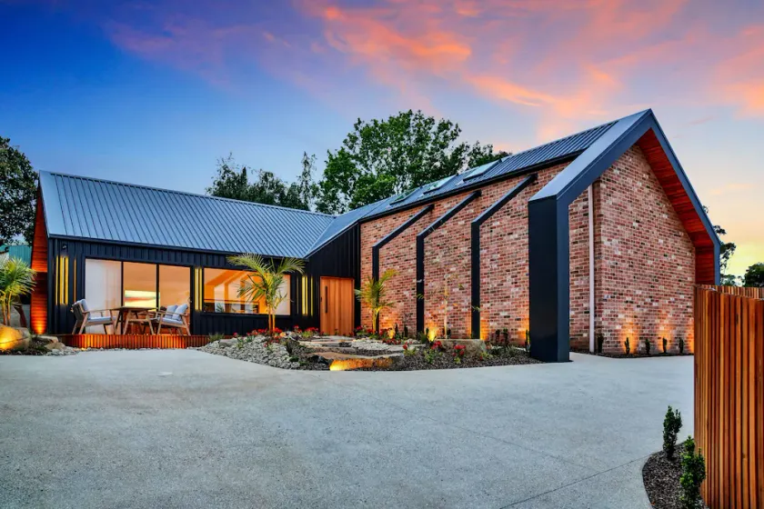 LUXE - Nestled in the hills of West Launceston - Image 1