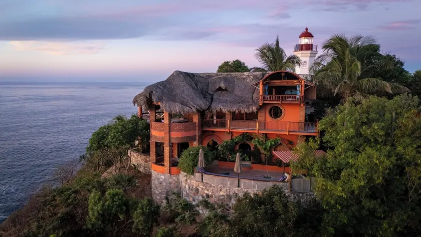 Beautiful Handcrafted 2 (+) Story Cliff-Side Dwelling with Sweeping Ocean Views - Image 1