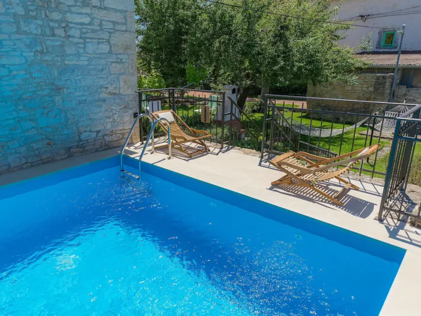 Beautiful private villa for 6 guests with A/C, WIFI, private pool, TV, terrace and pets allowed - Image 1