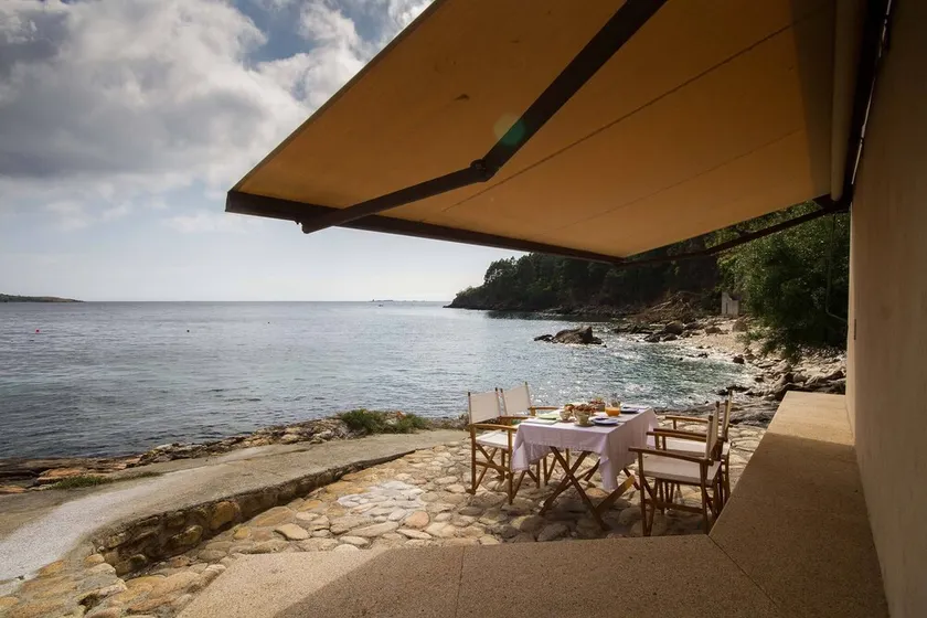 Brisa Ezaro house on the seafront - Image 1