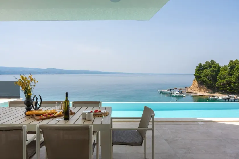 Seafront Villa Nina with 5 en-suite bedrooms - Image 1